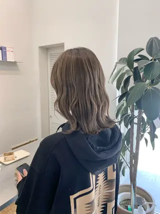 ミディアム 舘谷 愛莉のヘアスタイル