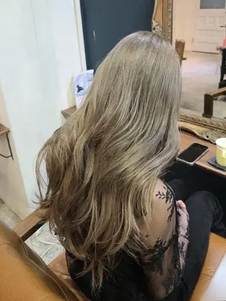 カラー shoto ベージュカラー、ボブのヘアスタイル