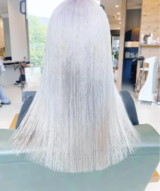 セミロング ill.所属・ill［イル］大須 ダブルカラー髪質改善のヘアスタイル