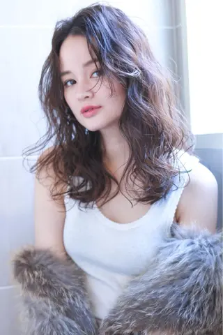 ロング やまだ まいのヘアスタイル
