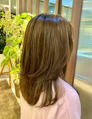 セミロング 鈴木 千恵子のヘアスタイル