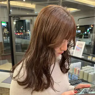 セミロング カラー 吉田 明日奏のヘアスタイル