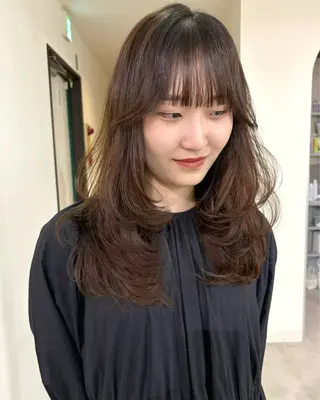 ロング カラー mizuki/ピンク ベージュ.レイヤーのヘアスタイル