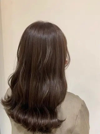 セミロング カラー 西崎 満里奈のヘアスタイル