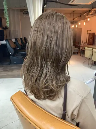 セミロング カラー momo 岡崎のヘアスタイル