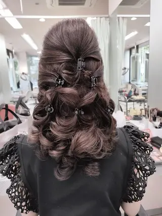 ヘアアレンジ au美容室所属・auカットカラー ヘアセットのヘアスタイル