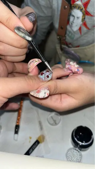 ネイル ｼﾝ ｻﾗﾝのネイルデザイン