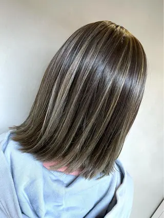 ミディアム カラー ハイライトが 得意なニキです😊のヘアスタイル