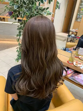 ロング カラー K. SUZUKAのヘアスタイル