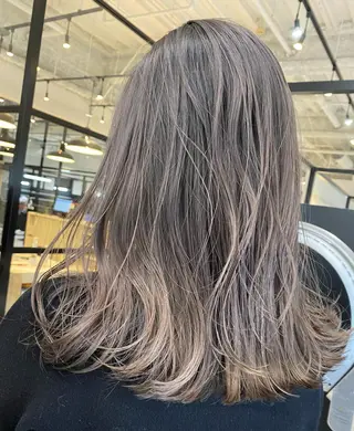 ミディアム カラー AVANCE京橋所属・ハイトーンヘア/ 島崎　タクミのヘアスタイル