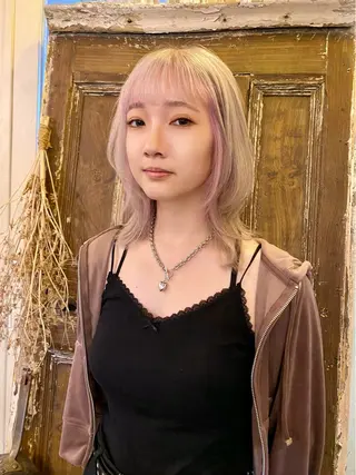 ミディアム sea's所属・ヒラカホ/矢場町/ ブリーチ/似合わせのヘアスタイル