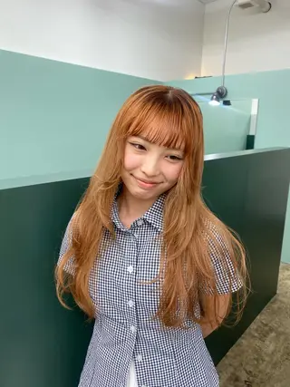 ロング トクザト アイニのヘアスタイル
