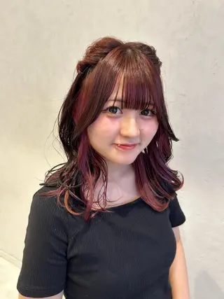セミロング カラー インナーカラー ／レイヤー🦋ルイのヘアスタイル