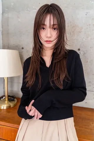 ロング YUJIN 似合わせカラーのヘアスタイル