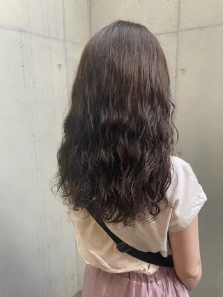 セミロング パーマ ✨透明感カラー✨ 🦖佐々木未来🦕のヘアスタイル