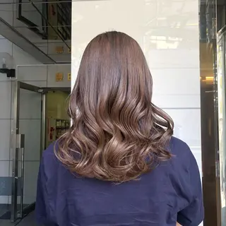 ミディアム カラー 山崎 絵莉香のヘアスタイル
