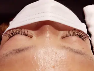 マツエク・マツパ 石渡このみ 🍊レイヤーカットのヘアスタイル