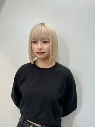 ショート カラー ⭐ハイトーンブリーチ ミルクティーピンクのヘアスタイル