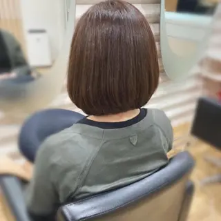 ミディアム カラー まとまる軽さカット× トリートメント特化店のヘアスタイル