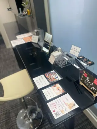 メンズ アイブロウ ヤスダ ユウコのエステ・リラクイメージ