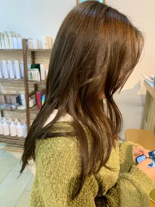 ロング ミルクティーベージュ の魔術師　manaeのヘアスタイル