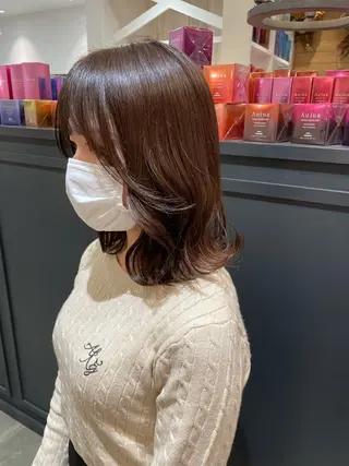 セミロング カラー 細沼 葵のヘアスタイル