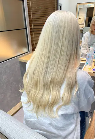 ロング カラー RINOSHORES YOKOHAMA.日本大通り店所属・ハイトーン nagisaのヘアスタイル