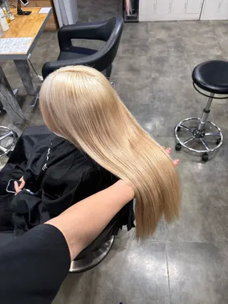 ロング カラー ハイトーン特化美容師 🌈ケアブリーチのヘアスタイル