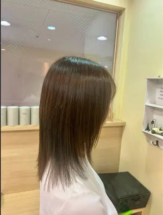 セミロング カラー 及川 茜のヘアスタイル