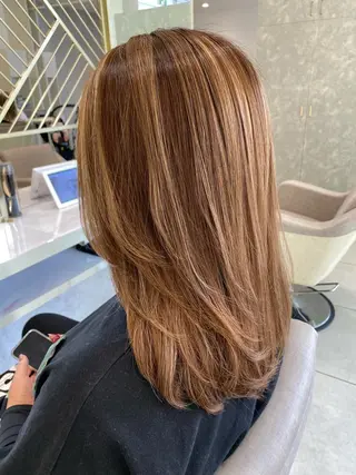 セミロング 渡辺 亮/ 白髪ぼかし/髪質改善のヘアスタイル