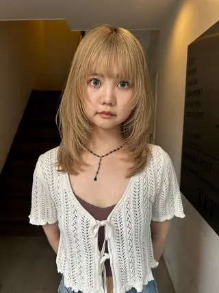 セミロング hen所属・心斎橋/レイヤー/ ブリーチ/モエのヘアスタイル