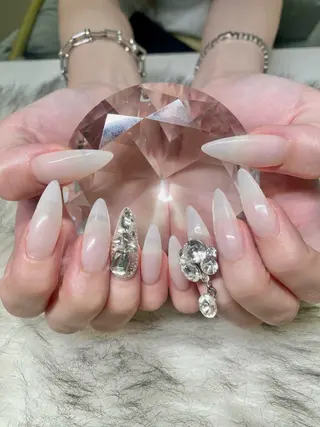 ネイル Roi〈ロワ〉 ☪️ reikaのネイルデザイン