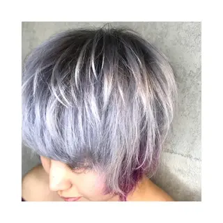 ショート カラー 及川シゲル 髪質改善講師のヘアスタイル