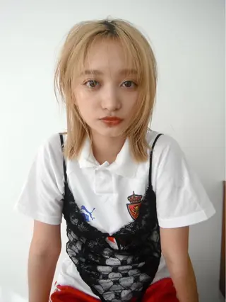 ミディアム レイヤー/ハイトーン ✂︎ゆーぴ✂︎のヘアスタイル