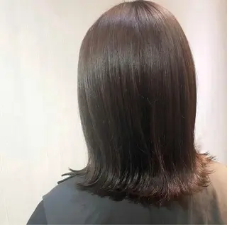 ミディアム ブリーチなしカラー/ 顔周りレイヤーカットのヘアスタイル