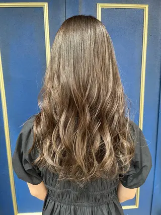 セミロング カラー 🦩レイヤー|透明感 カラー🦩makoのヘアスタイル