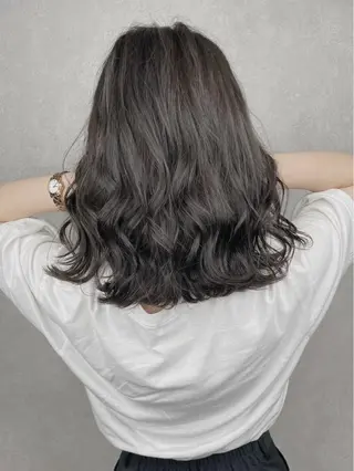 ミディアム カラー 井本翔太.髪質改善. ベージュ.グレージュのヘアスタイル