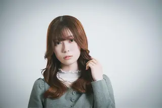 ロング パーマ ヘアアレンジ マツエク・マツパ アイブロウ スワイプするのちょっ と待った艶髪/透明感のヘアスタイル