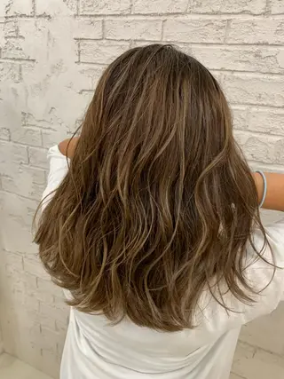 セミロング 🇺🇸ハイライト特 化美容師🇺🇸漆沢のヘアスタイル