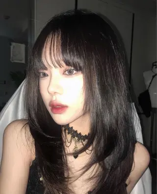 ロング 艶髪レイヤー顔周り グレージュ添田晃基のヘアスタイル