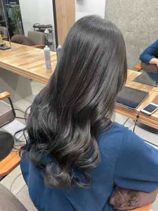 ロング カラー mok所属・かめい りなのヘアスタイル