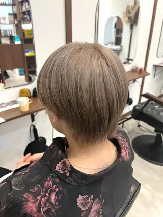ショート カラー Ami ブリーチ/ハイトーンのヘアスタイル