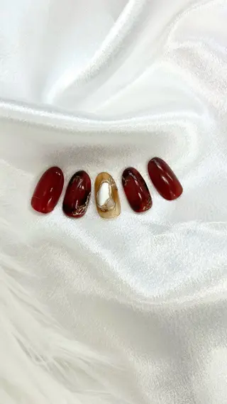 ネイル エーナイン 東雁来店所属・HARADA KANAのネイルデザイン