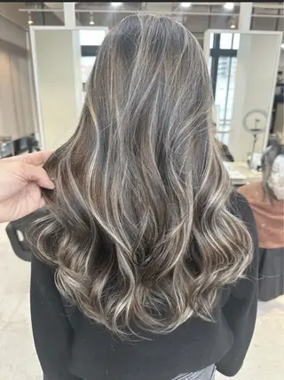 ロング 'oli所属・難波'oli【オリ】 美容室のヘアスタイル