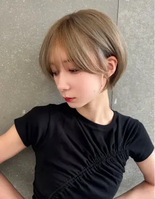 ショート カラー ヘアアレンジ karin ボブハイトーンのヘアスタイル