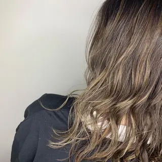 カラー yoshi （髙橋）のヘアスタイル