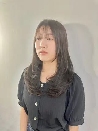 セミロング 篠崎 佑季のヘアスタイル