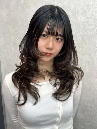 ロング maya レイヤーカットのヘアスタイル