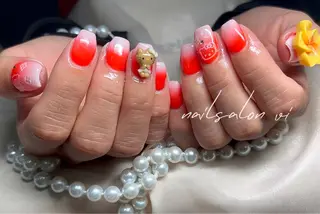 ネイル nailsalon vi+新人LiLiのネイルデザイン