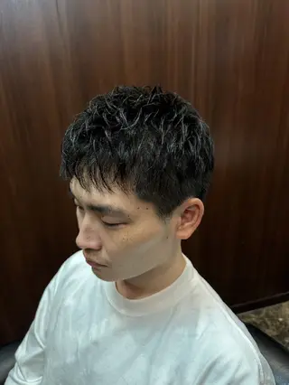 ショート ヒロ銀座プレミアムバーバー新宿店所属・髙司 哲伸のヘアスタイル
